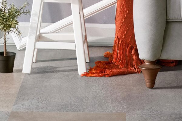  Не ставить на замковую ПВХ плитку 